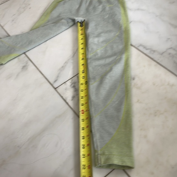 Gymshark womens crop leggings gray and lime green/yellow with contour stitching - Picture 5 of 9